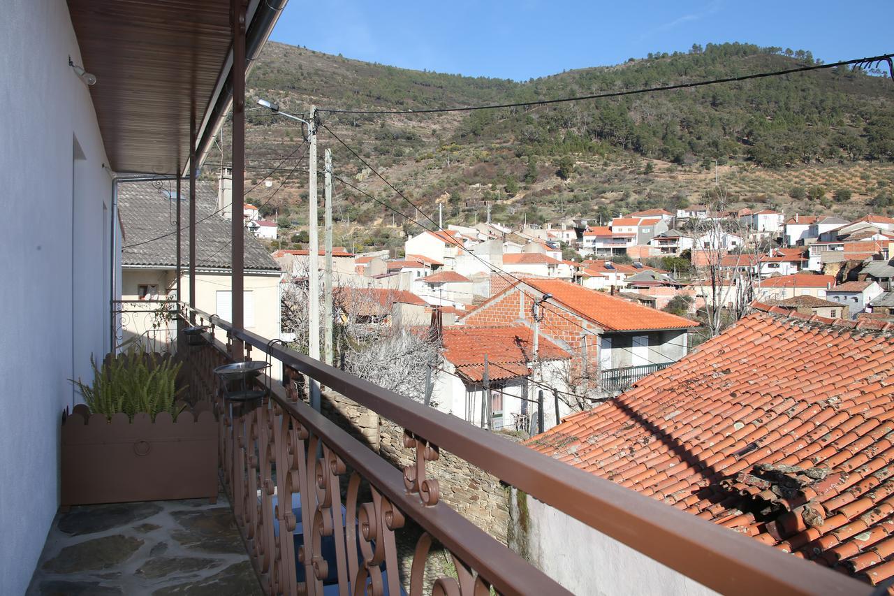 Casa Do Ti Latoeiro Pensionat Torre De Moncorvo Eksteriør billede