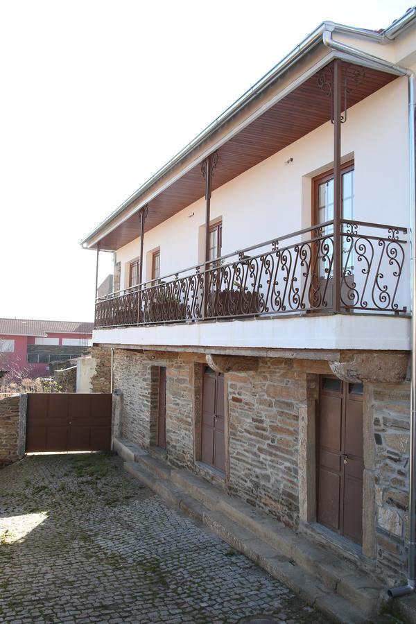Casa Do Ti Latoeiro Pensionat Torre De Moncorvo Eksteriør billede